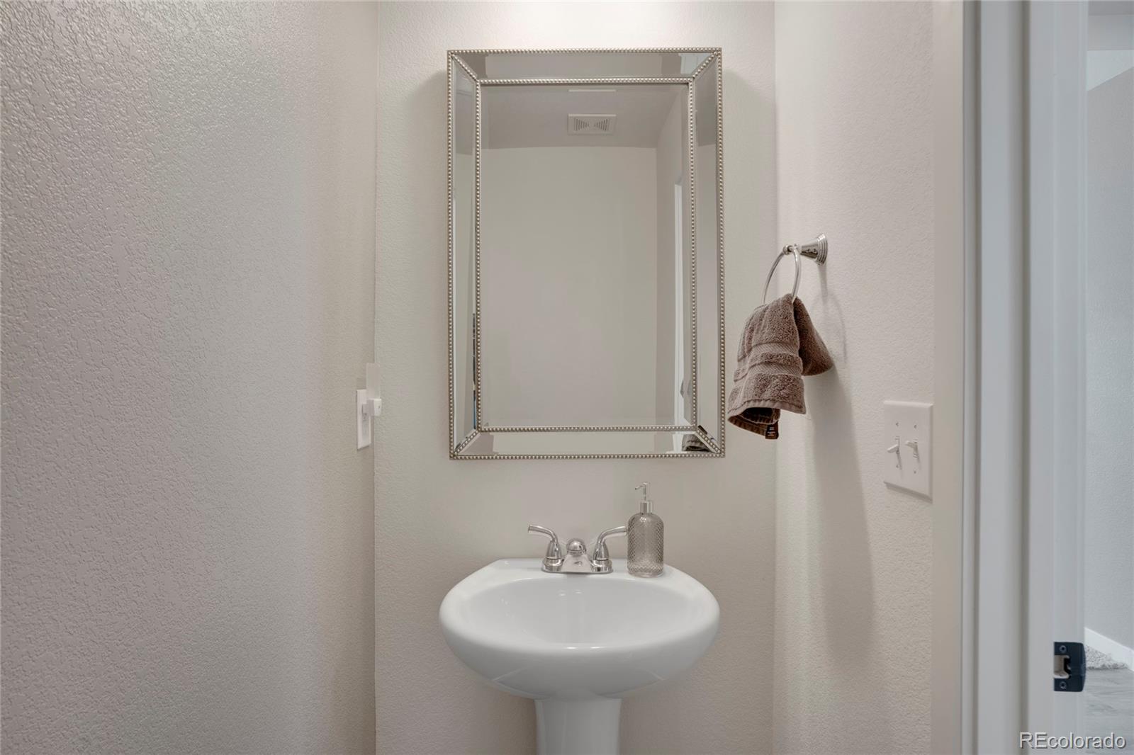 MLS Image #16 for 17838 e 54 th avenue,denver, Colorado
