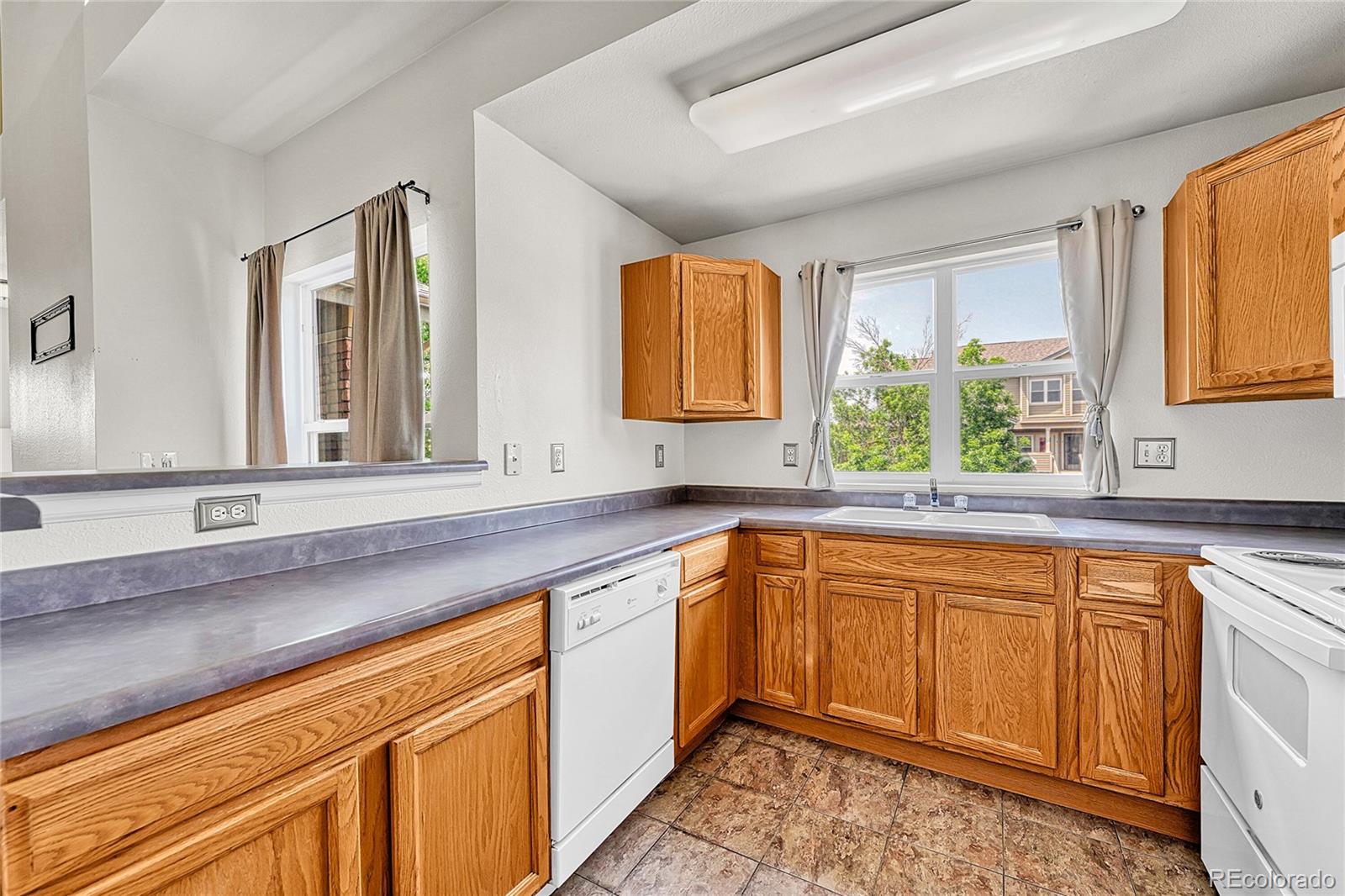 MLS Image #10 for 3261 s waco court,aurora, Colorado