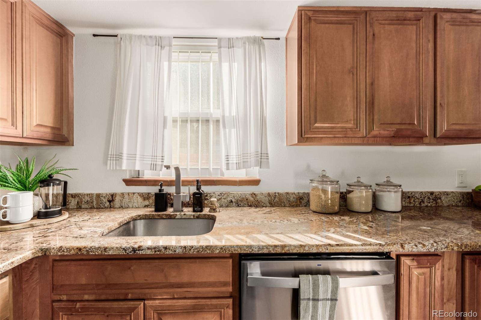 MLS Image #8 for 2028  perry street,denver, Colorado