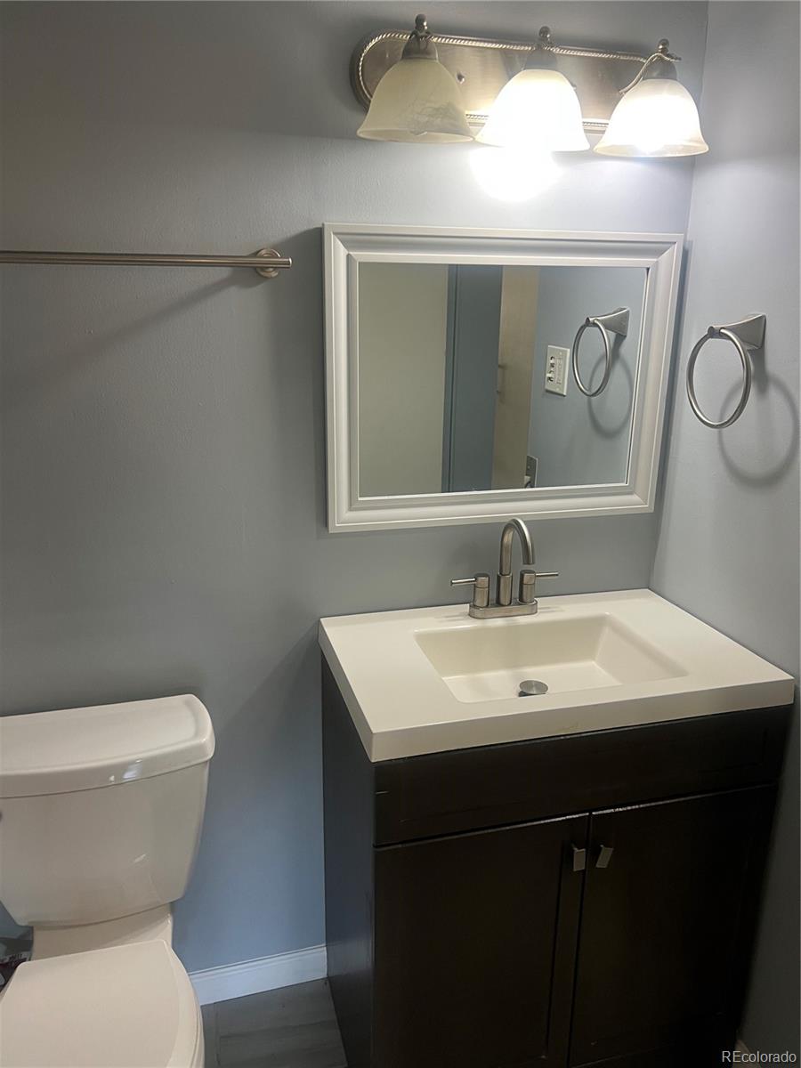 MLS Image #5 for 665 s clinton street,denver, Colorado