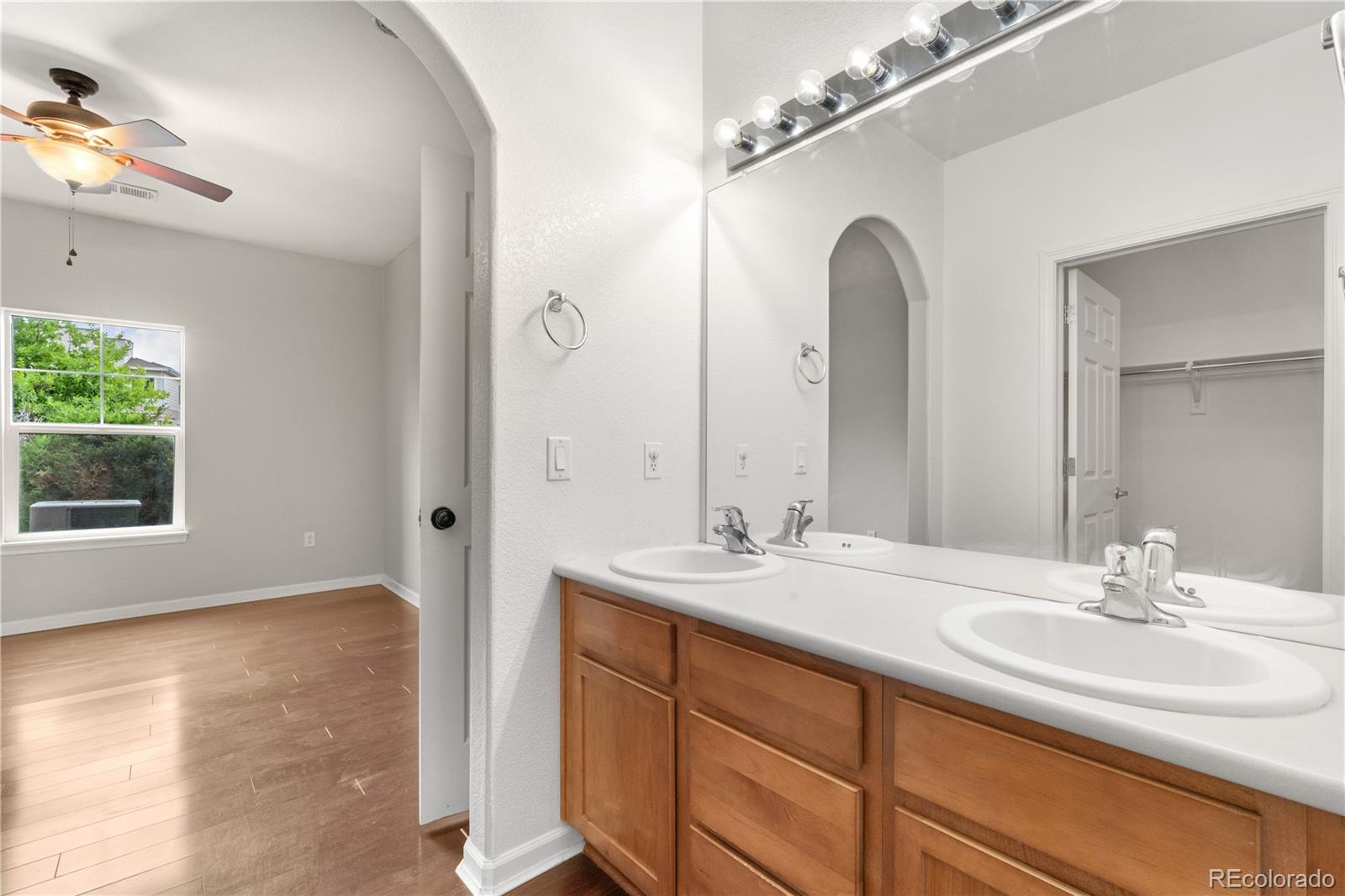 MLS Image #23 for 23456 e 5th place,aurora, Colorado