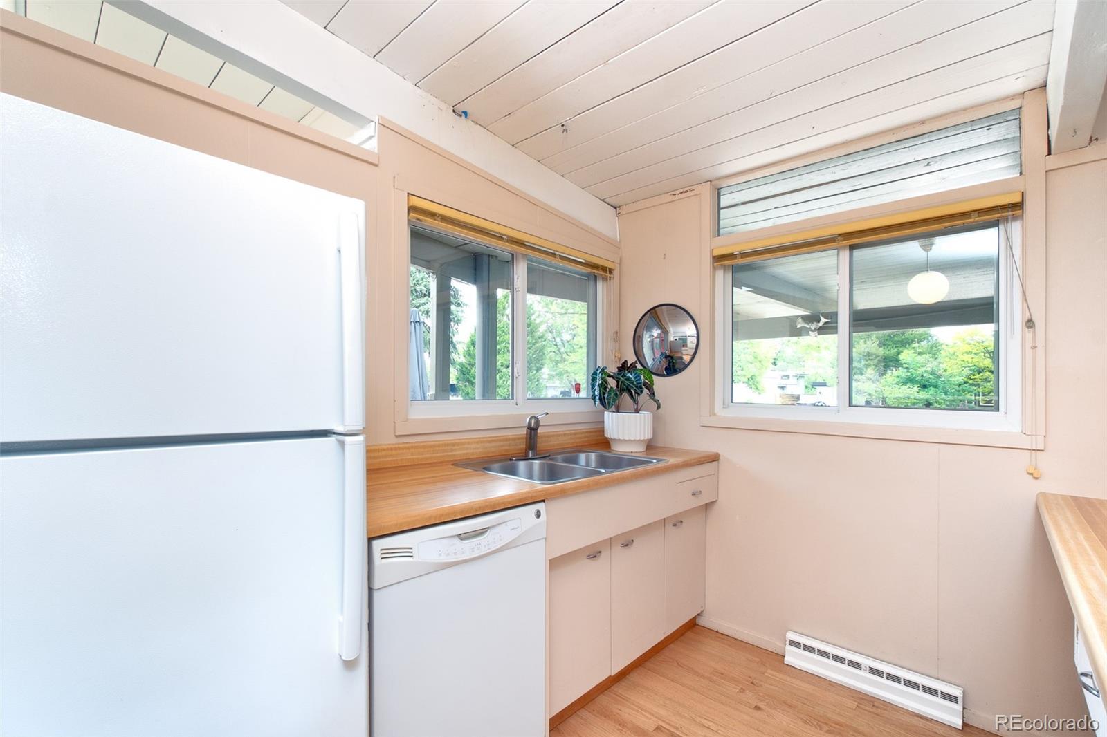MLS Image #16 for 1831 s ivanhoe street,denver, Colorado