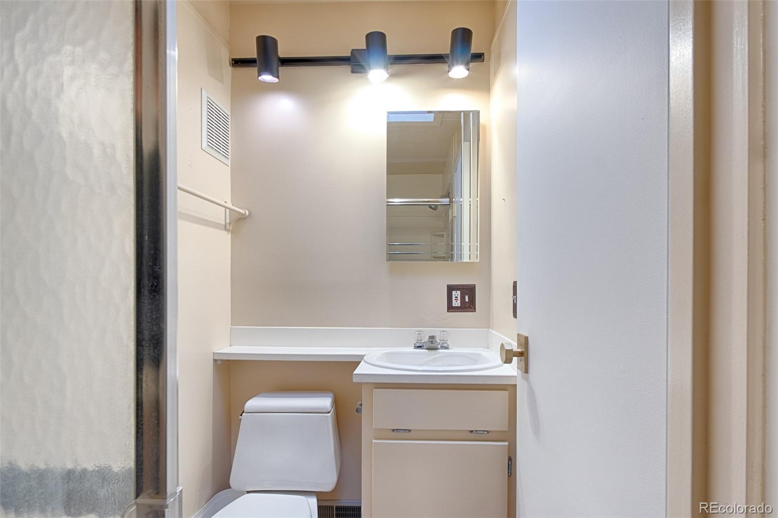 MLS Image #30 for 1831 s ivanhoe street,denver, Colorado