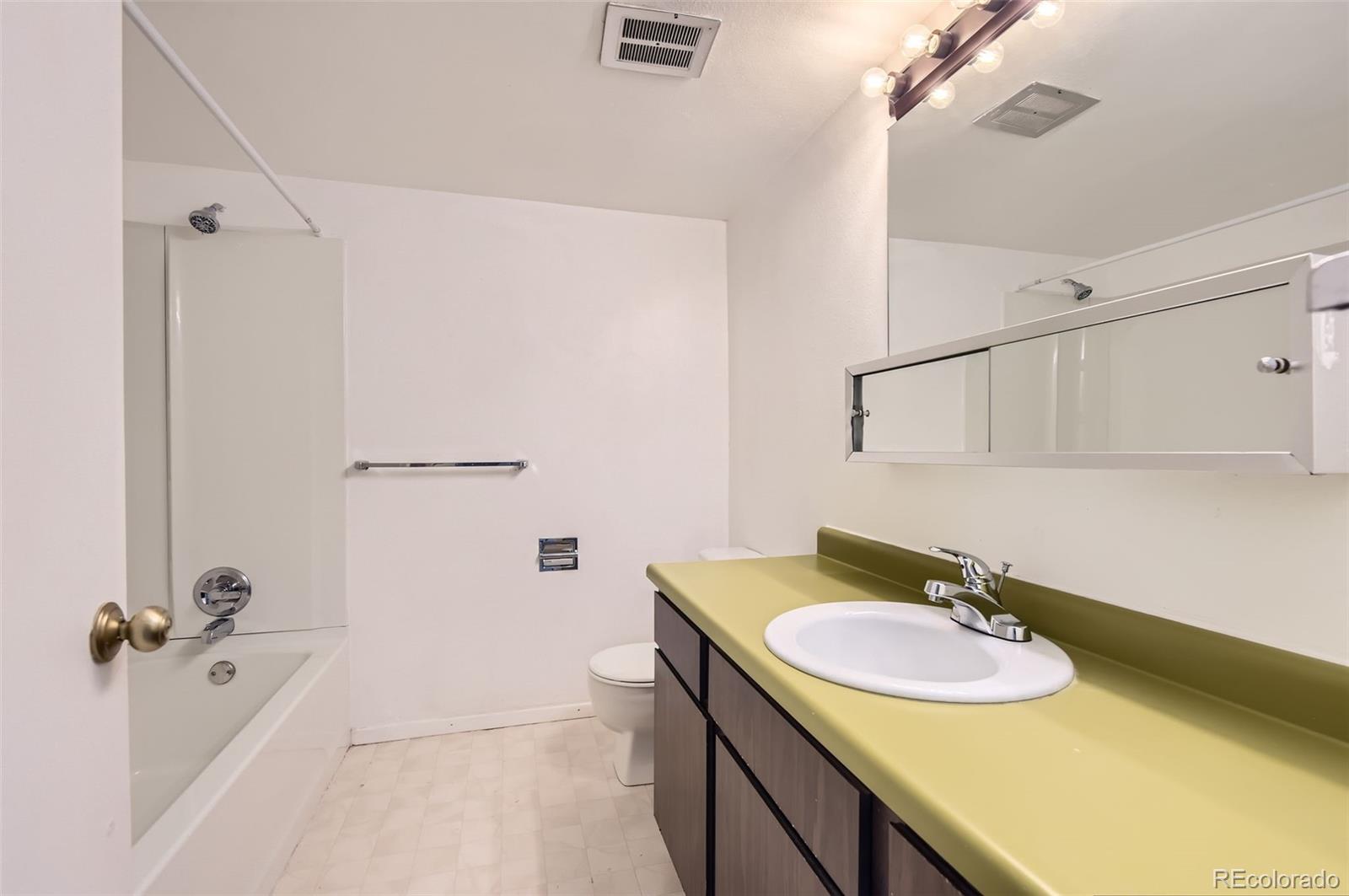 MLS Image #10 for 3436 s locust street,denver, Colorado