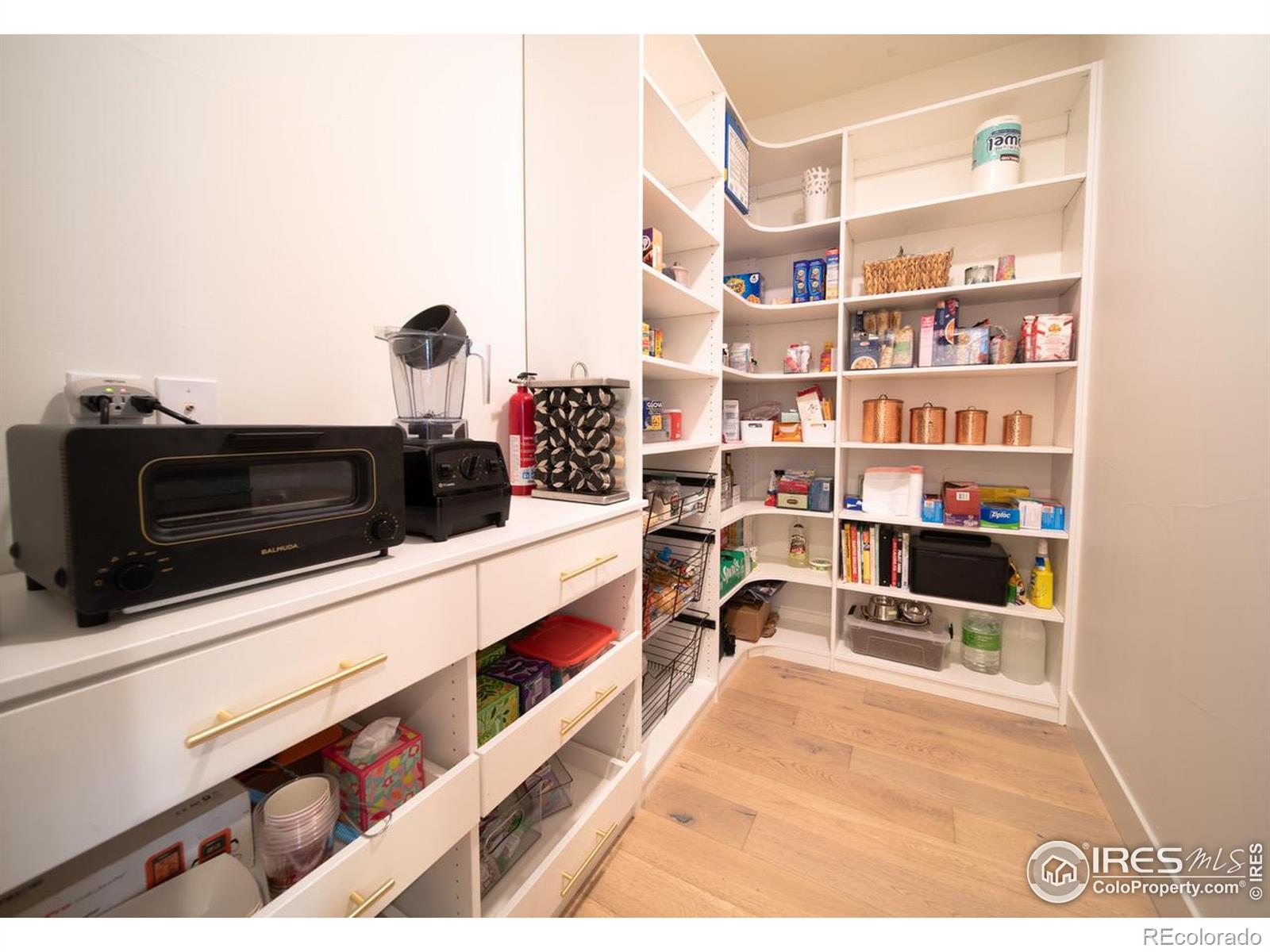 MLS Image #9 for 9415 e 58th drive,denver, Colorado