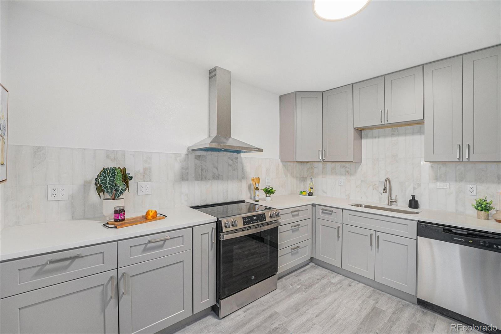 MLS Image #5 for 1580 s krameria street,denver, Colorado