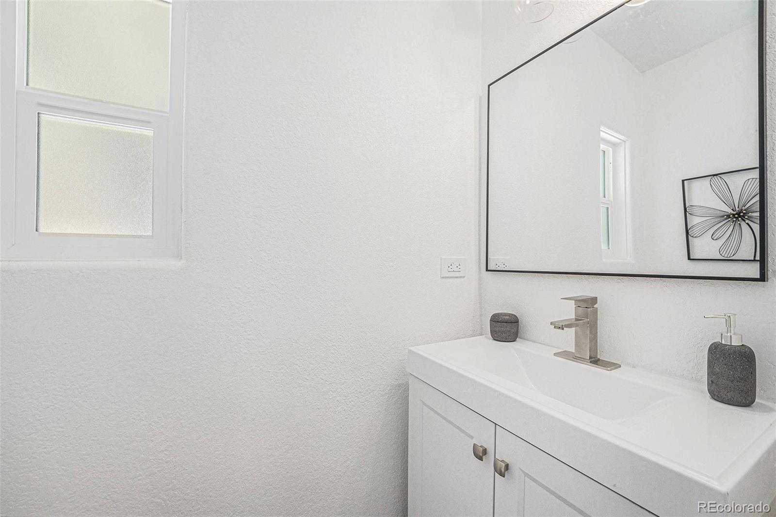 MLS Image #9 for 1580 s krameria street,denver, Colorado