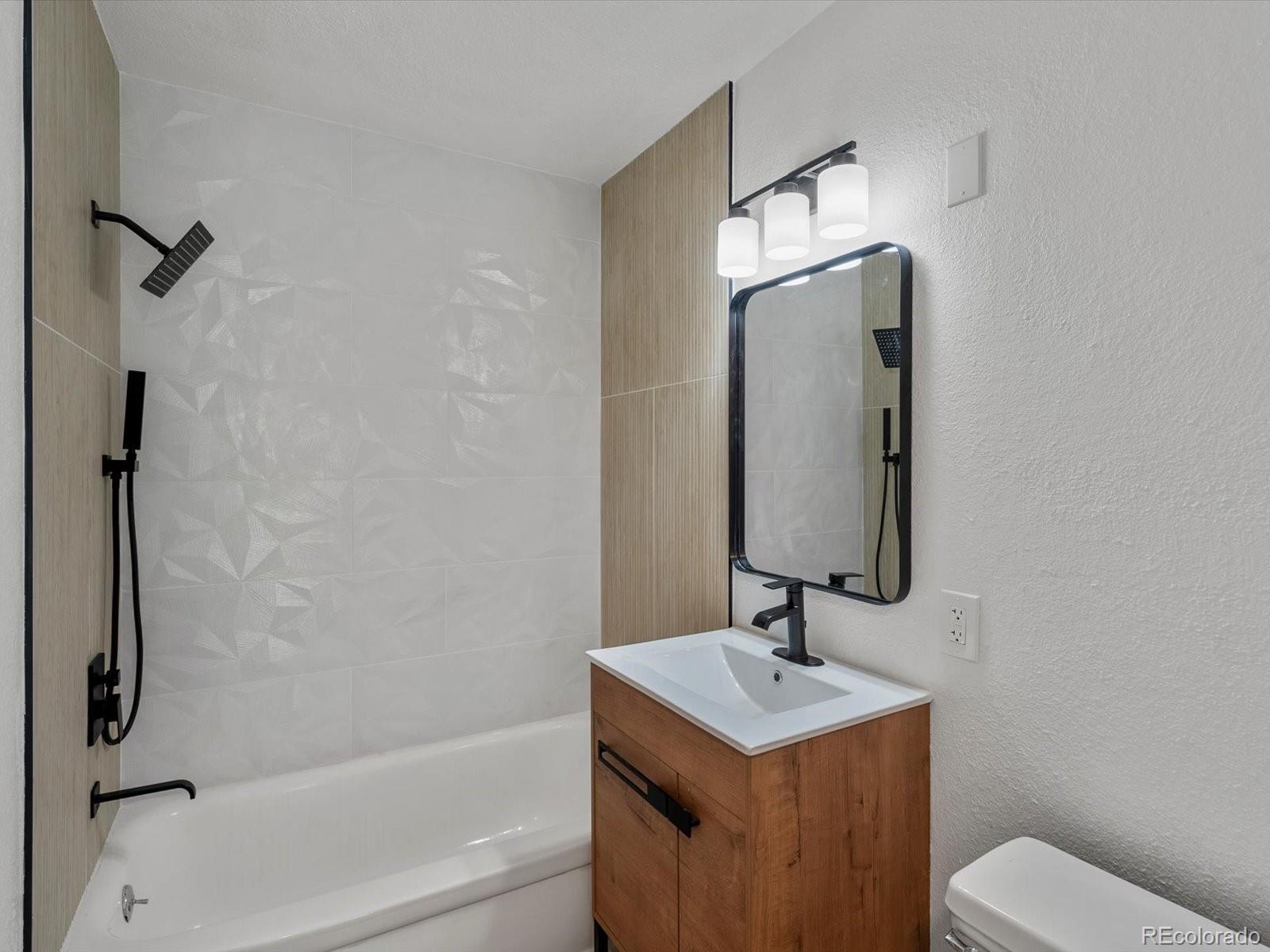 MLS Image #15 for 2500 s york street,denver, Colorado