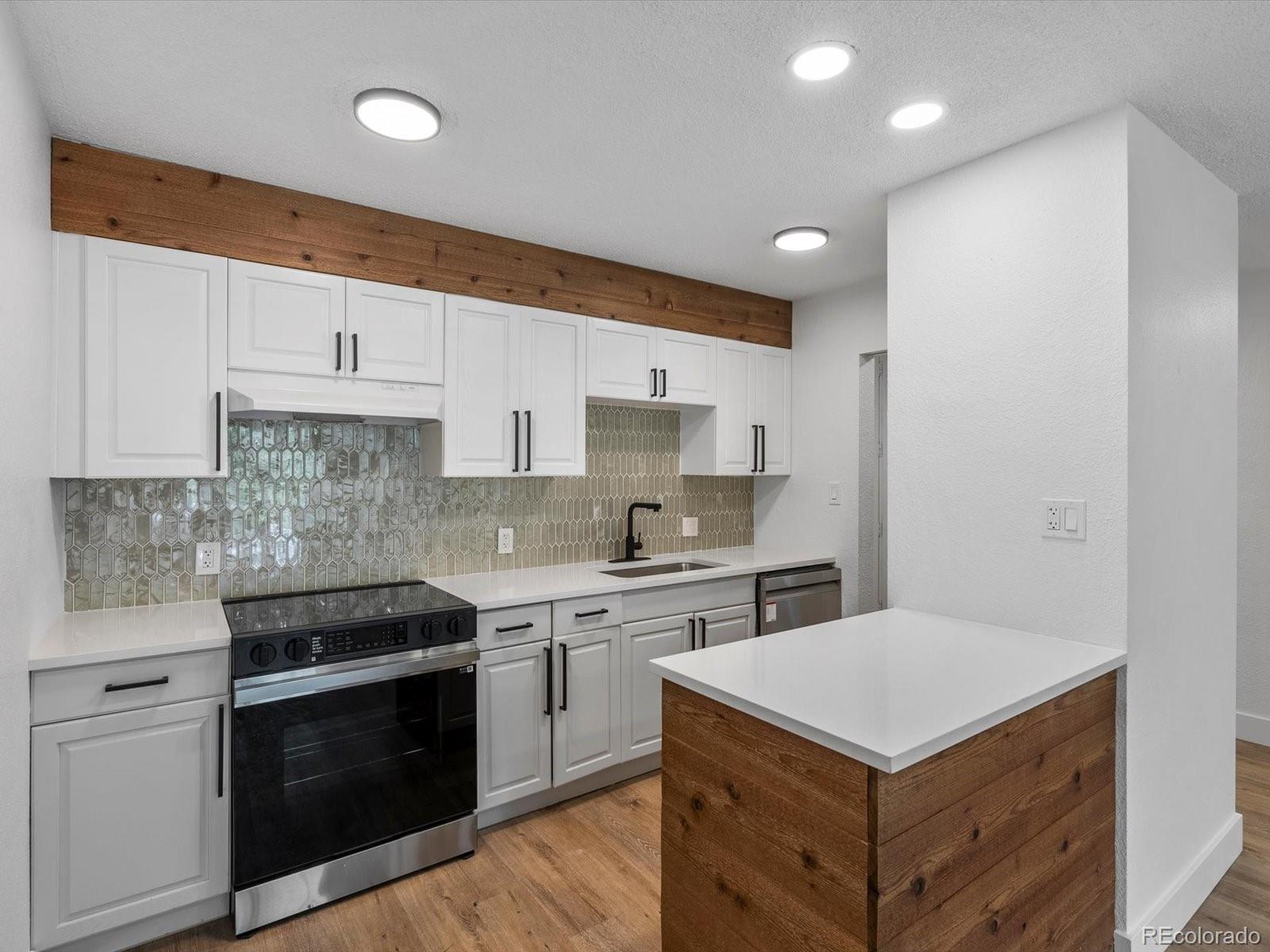 MLS Image #5 for 2500 s york street,denver, Colorado