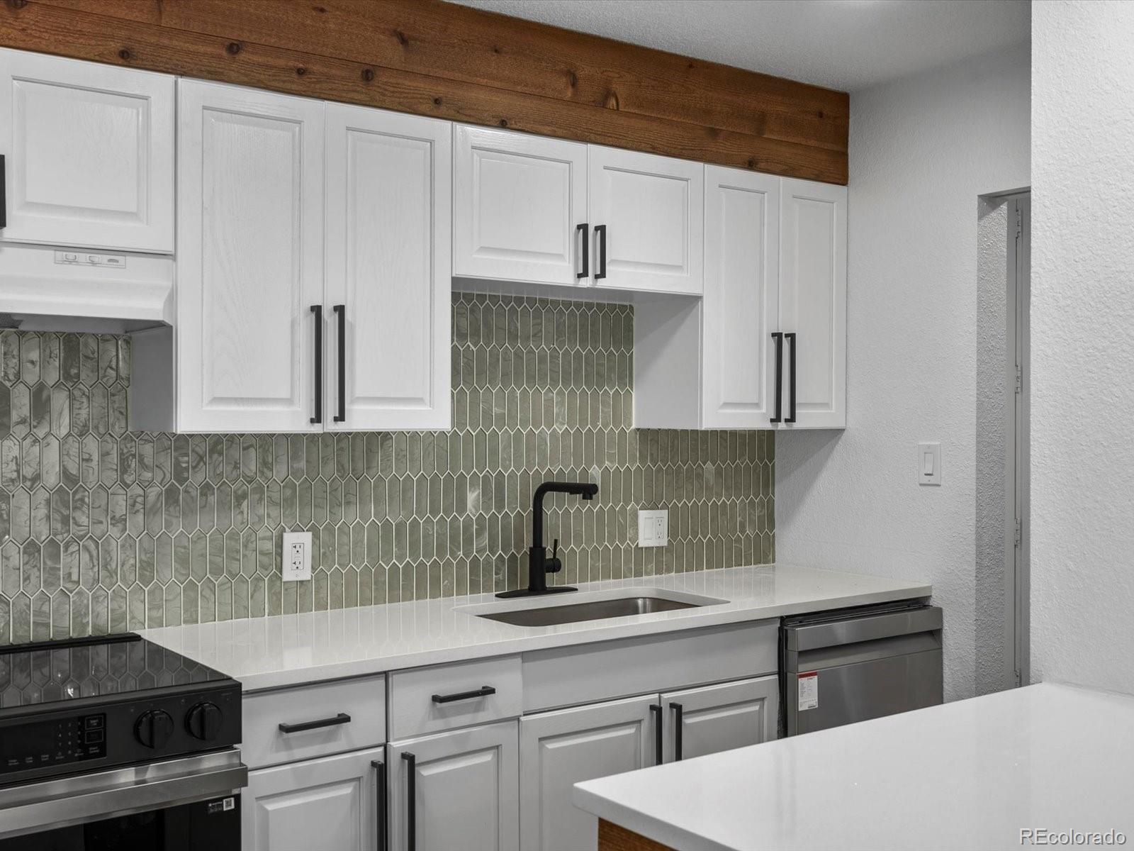 MLS Image #6 for 2500 s york street,denver, Colorado