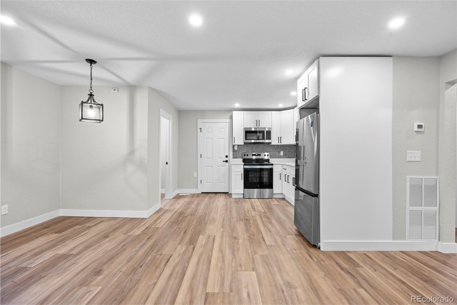 MLS Image #5 for 851 s eliot street,denver, Colorado