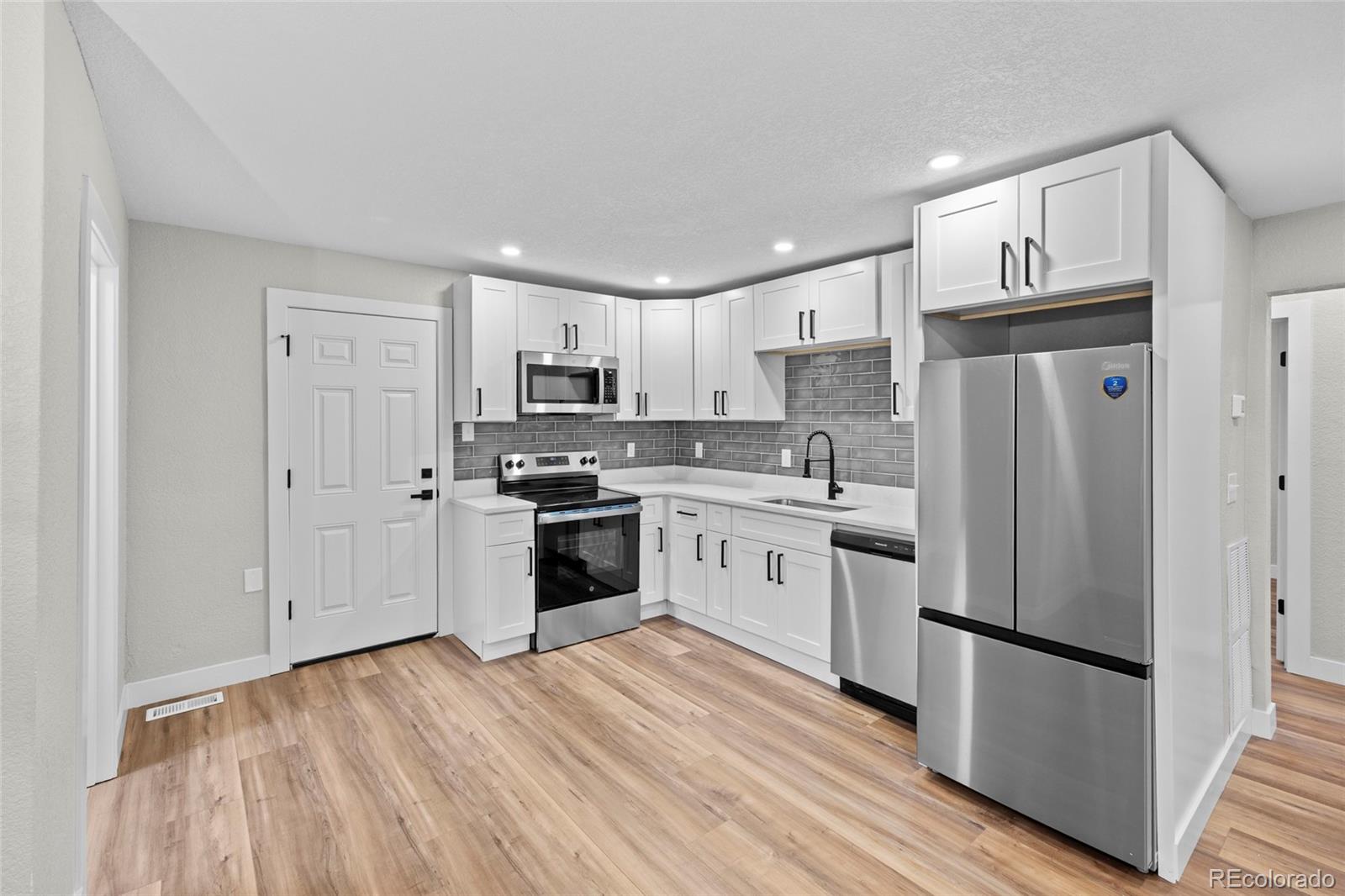 MLS Image #8 for 851 s eliot street,denver, Colorado