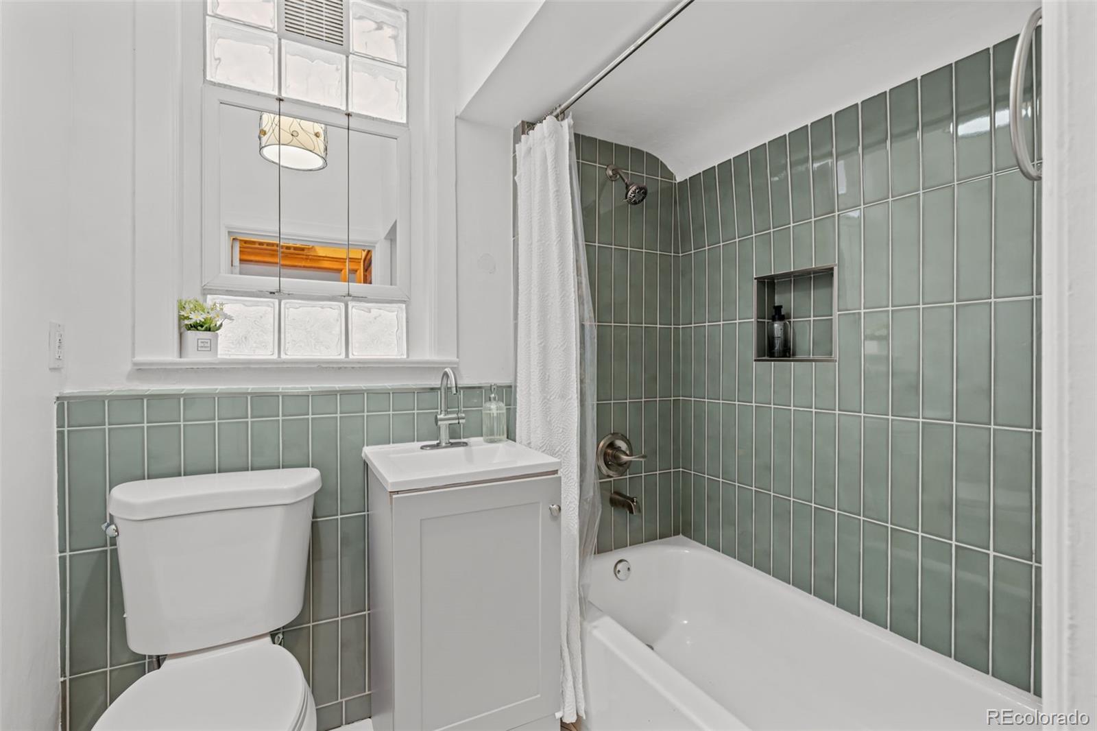 MLS Image #6 for 14 s lincoln street,denver, Colorado