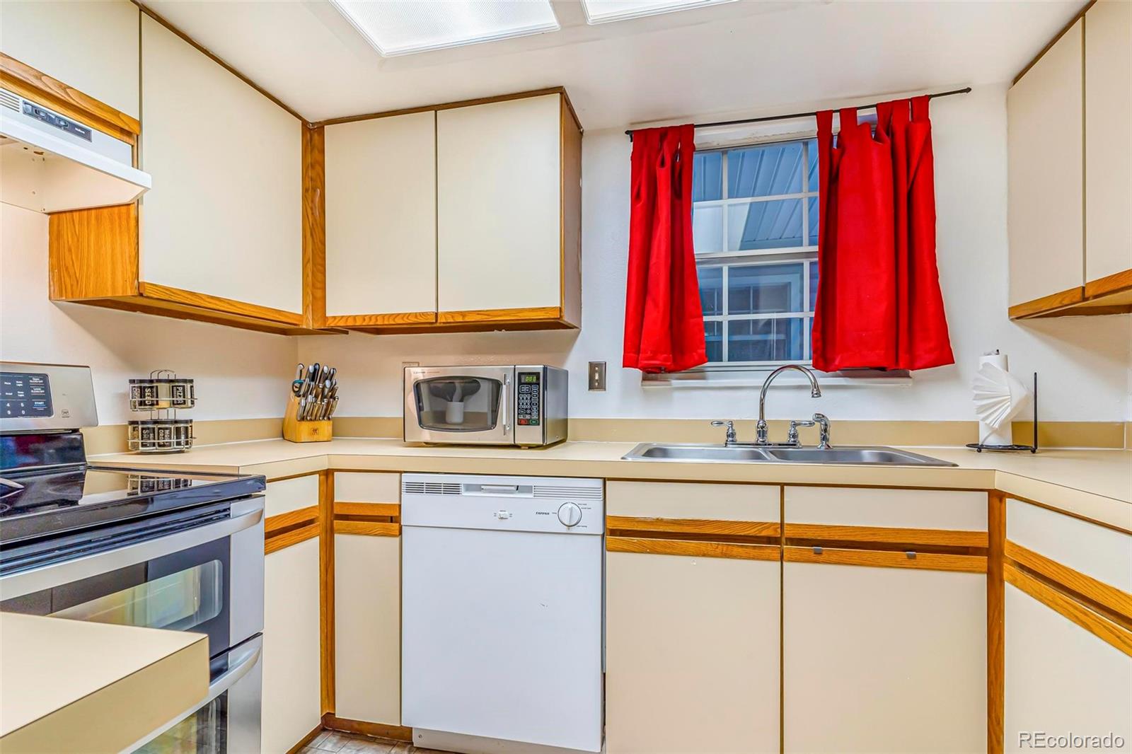 MLS Image #5 for 12655 e pacific circle,aurora, Colorado