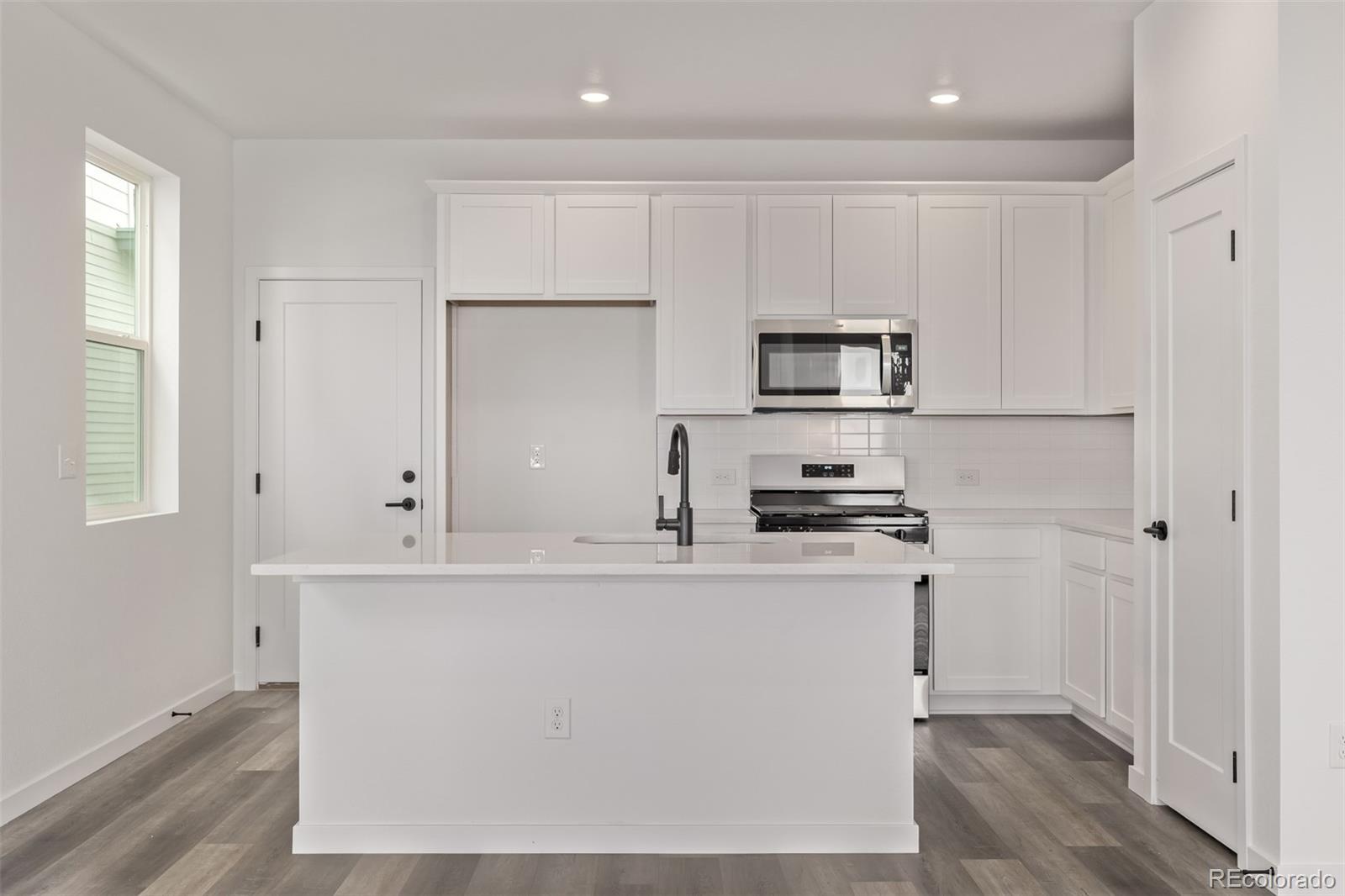MLS Image #13 for 20520 e 58th avenue,aurora, Colorado