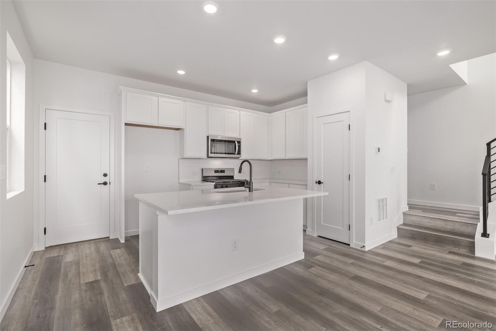 MLS Image #14 for 20520 e 58th avenue,aurora, Colorado