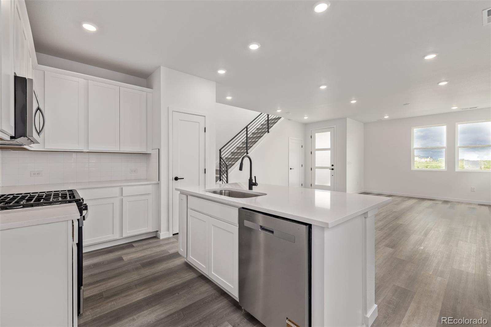 MLS Image #15 for 20520 e 58th avenue,aurora, Colorado