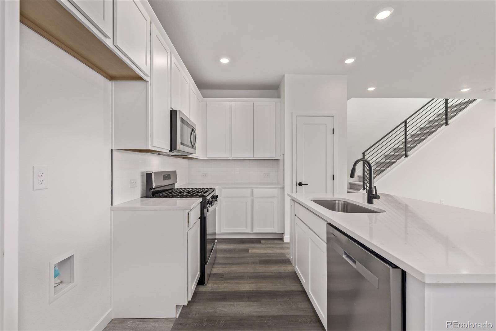 MLS Image #17 for 20520 e 58th avenue,aurora, Colorado