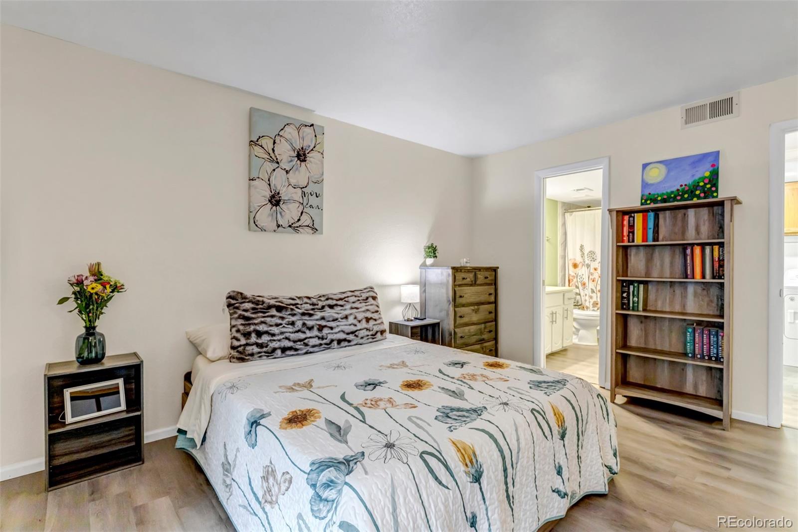 MLS Image #13 for 9797 e peakview avenue,englewood, Colorado