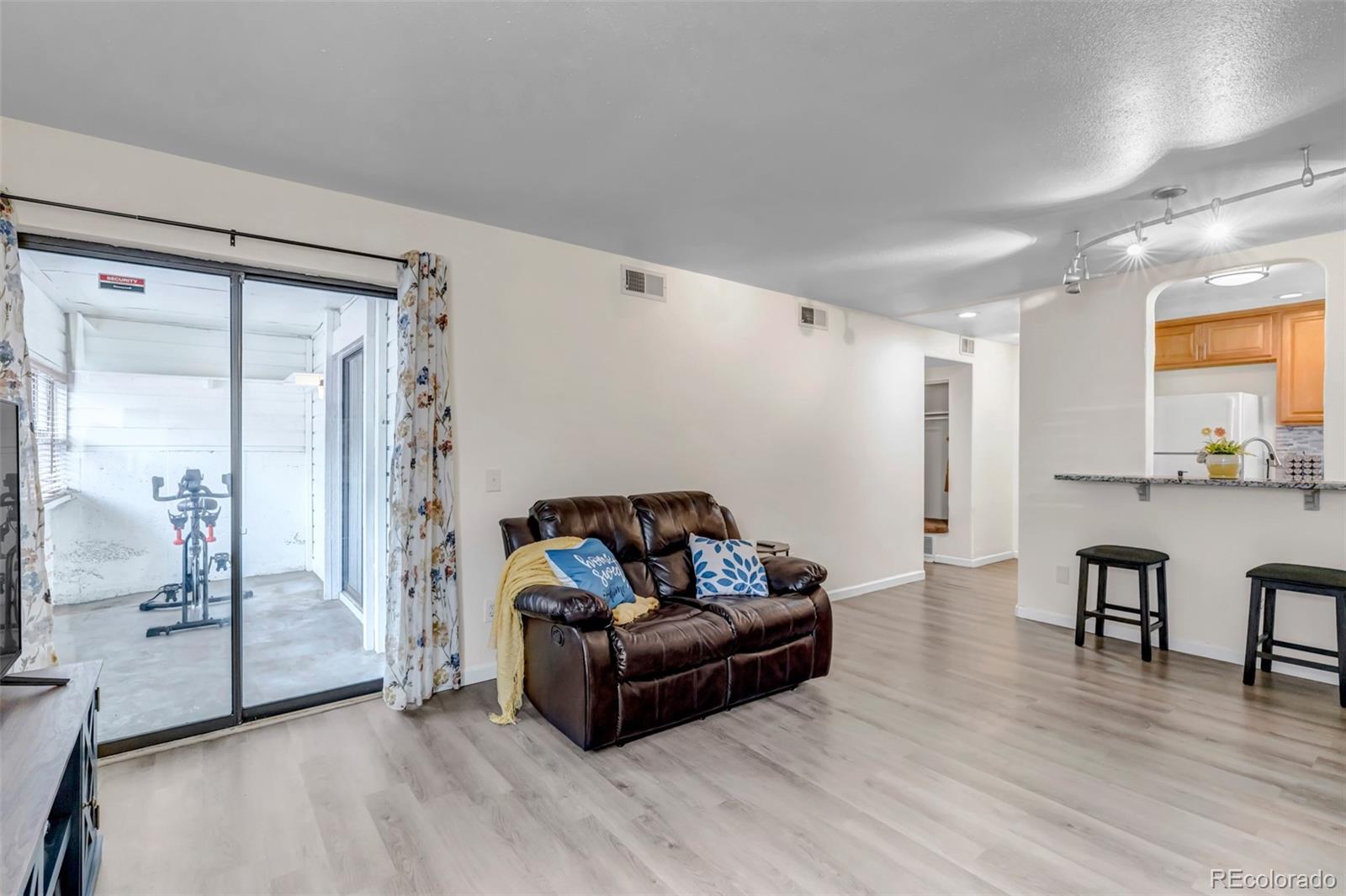 MLS Image #9 for 9797 e peakview avenue,englewood, Colorado