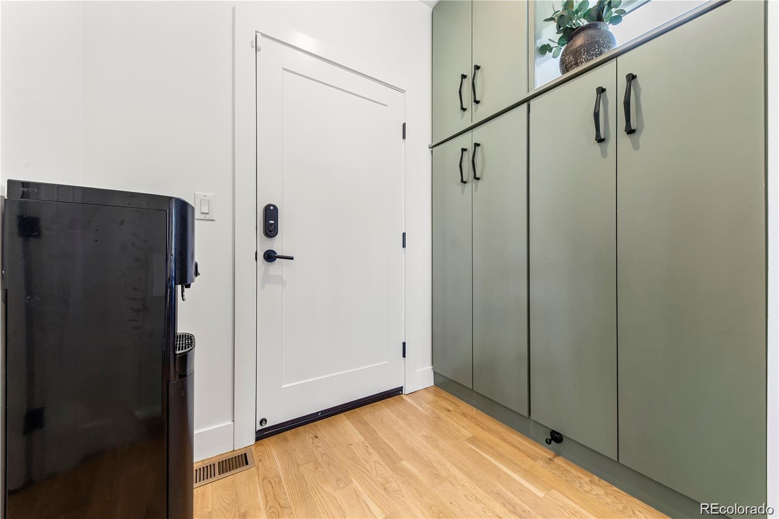 MLS Image #12 for 3485 s clermont street,denver, Colorado
