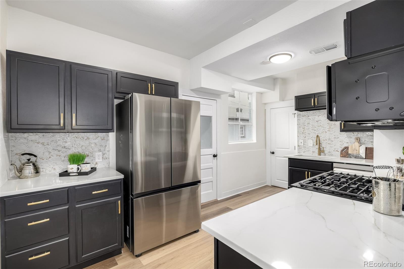 MLS Image #13 for 1019  26th street,denver, Colorado