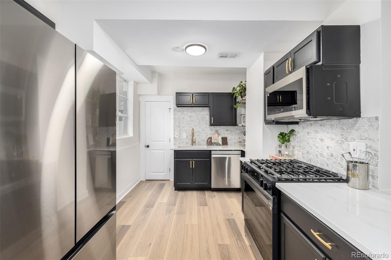 MLS Image #14 for 1019  26th street,denver, Colorado