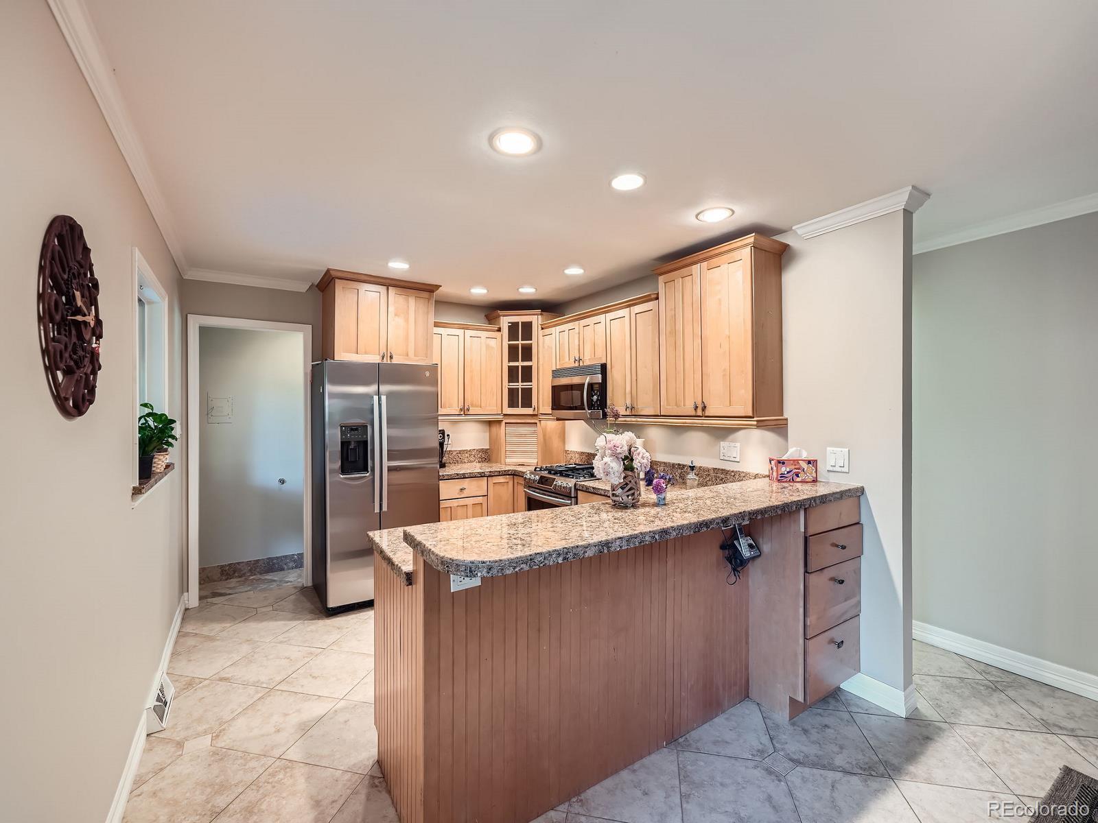 MLS Image #10 for 2609 s dahlia street,denver, Colorado