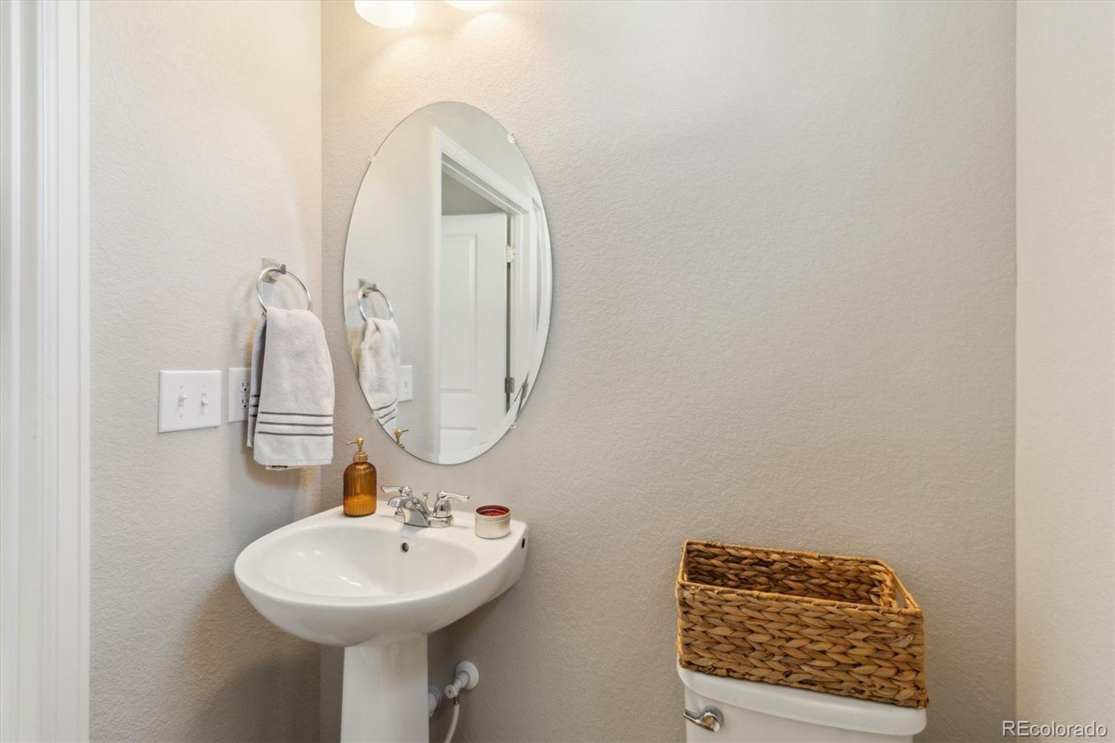 MLS Image #11 for 1954 s poplar court,denver, Colorado