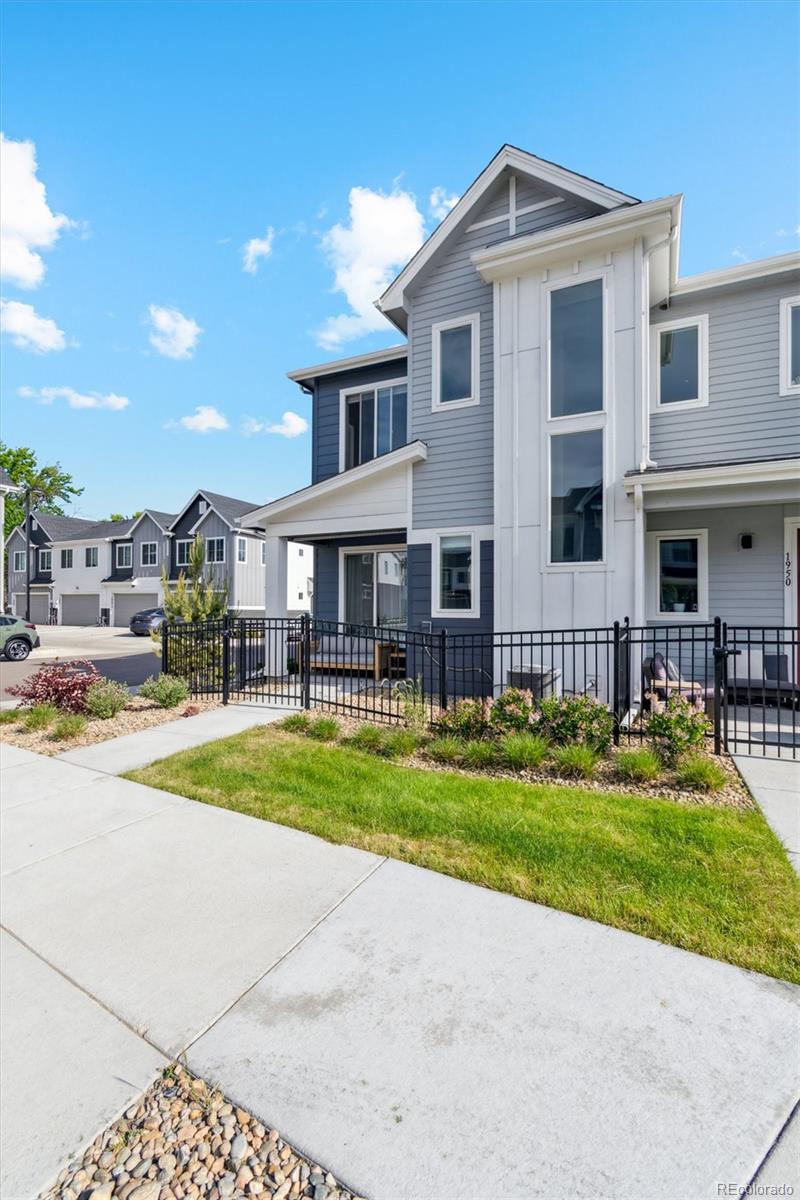MLS Image #2 for 1954 s poplar court,denver, Colorado