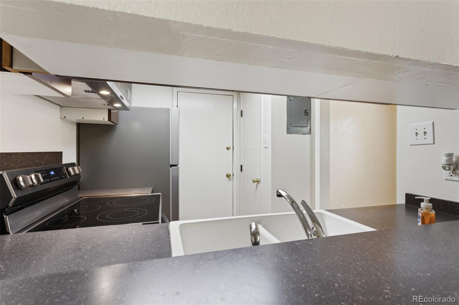 MLS Image #8 for 6650 e arizona avenue,denver, Colorado