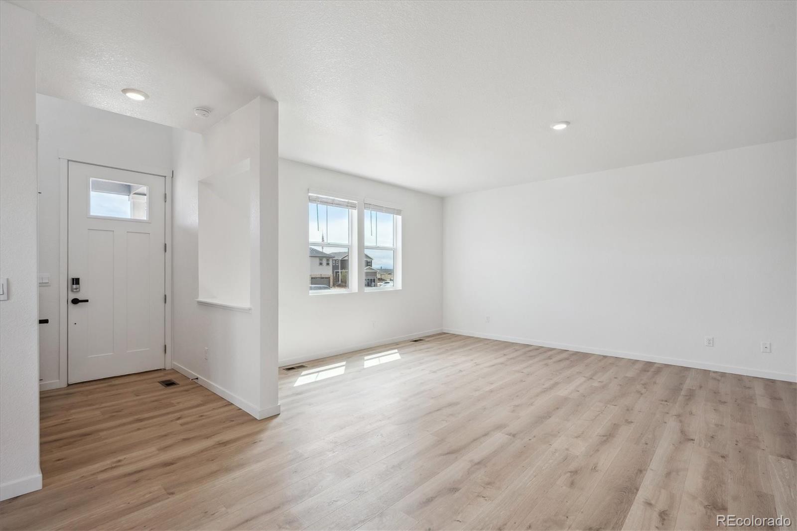 MLS Image #3 for 22363 e 6th place,aurora, Colorado