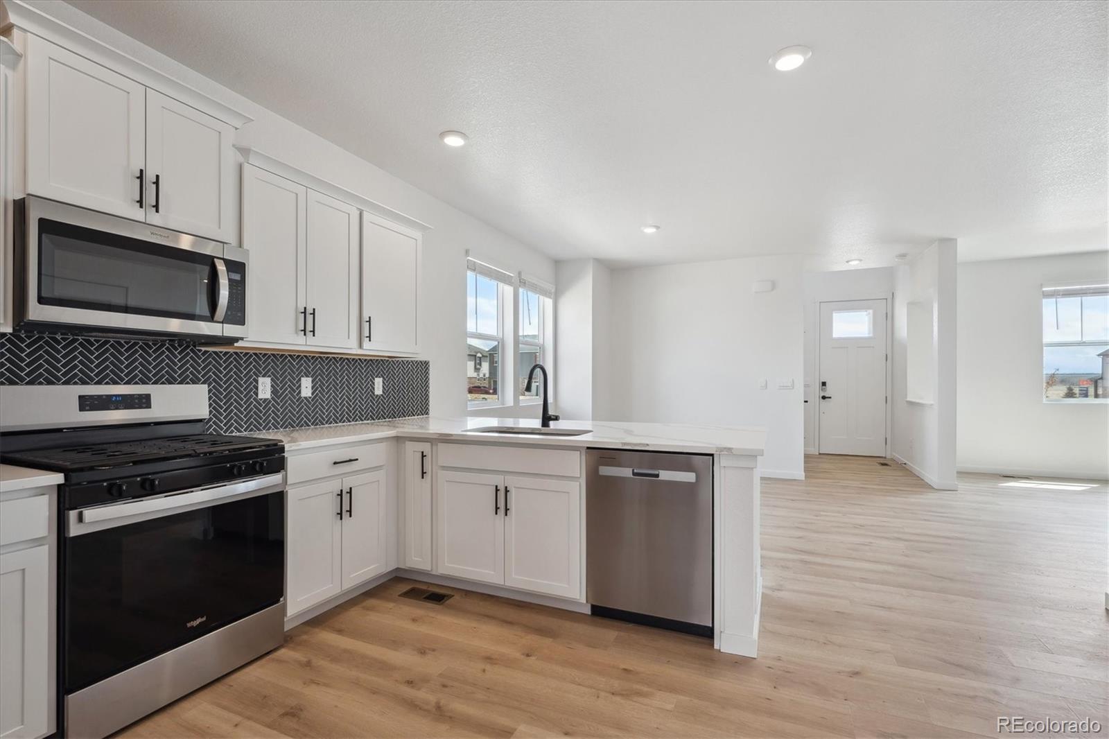 MLS Image #9 for 22363 e 6th place,aurora, Colorado
