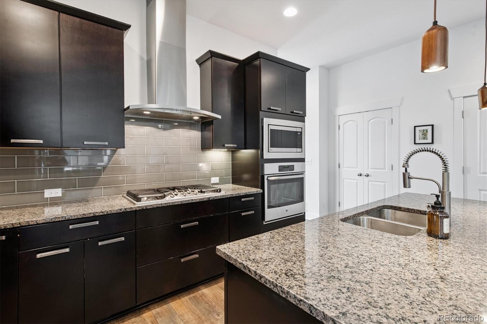 MLS Image #10 for 11466 e 27th avenue,denver, Colorado
