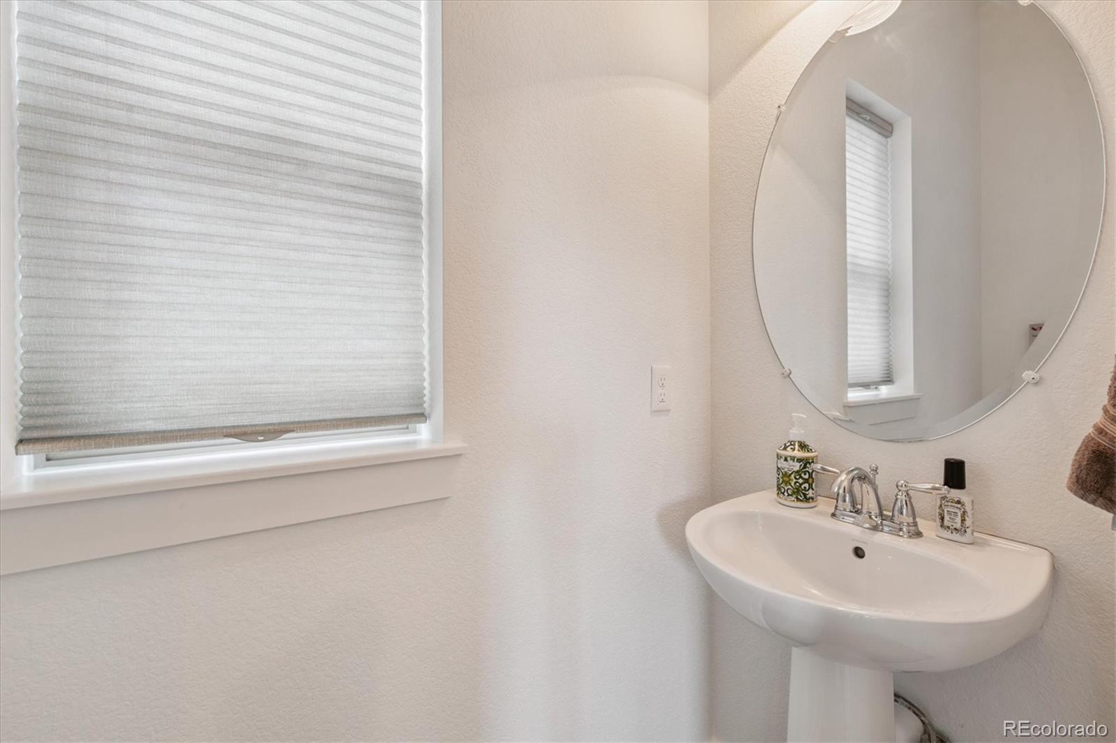 MLS Image #5 for 11466 e 27th avenue,denver, Colorado