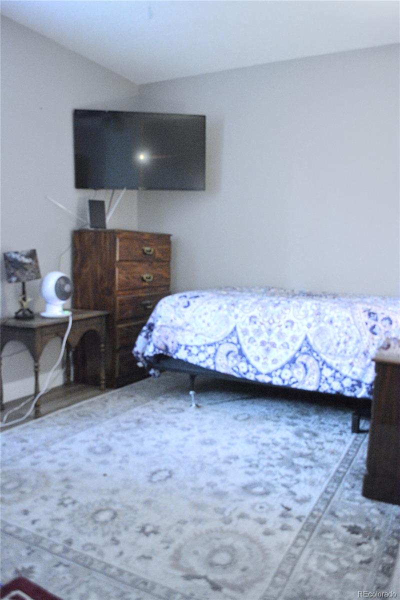 MLS Image #10 for 650 s clinton street,denver, Colorado
