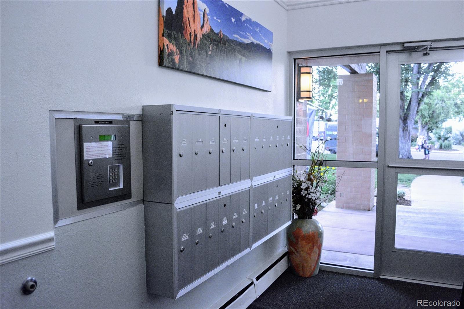 MLS Image #13 for 650 s clinton street,denver, Colorado