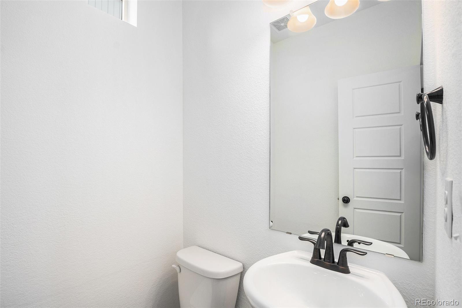MLS Image #11 for 19096 e 55th avenue,denver, Colorado