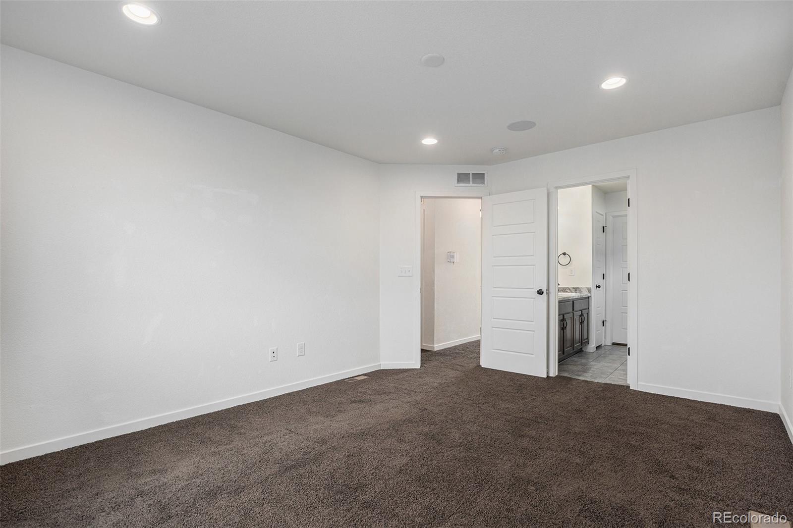 MLS Image #13 for 19096 e 55th avenue,denver, Colorado