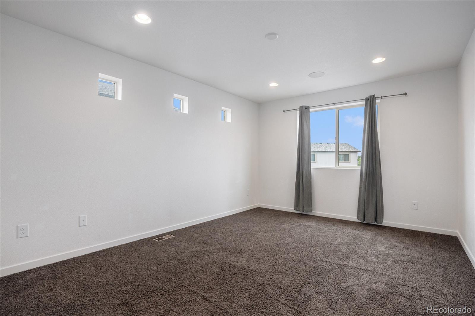 MLS Image #14 for 19096 e 55th avenue,denver, Colorado