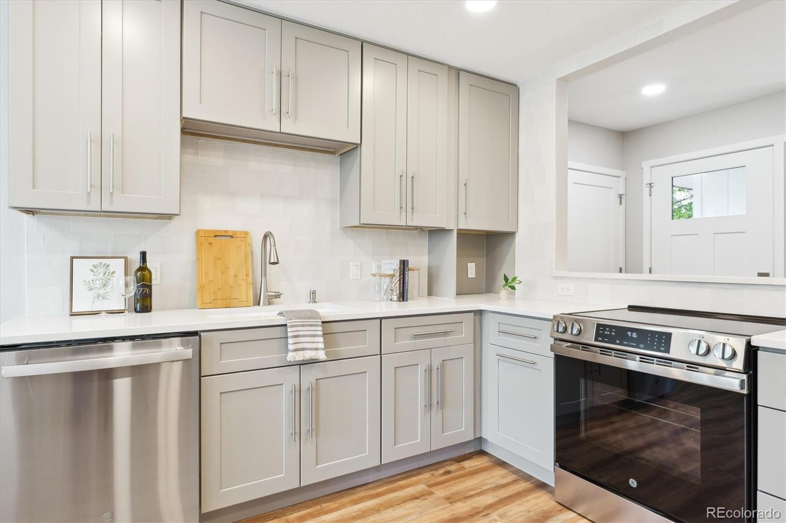 MLS Image #8 for 5553 s datura street,littleton, Colorado