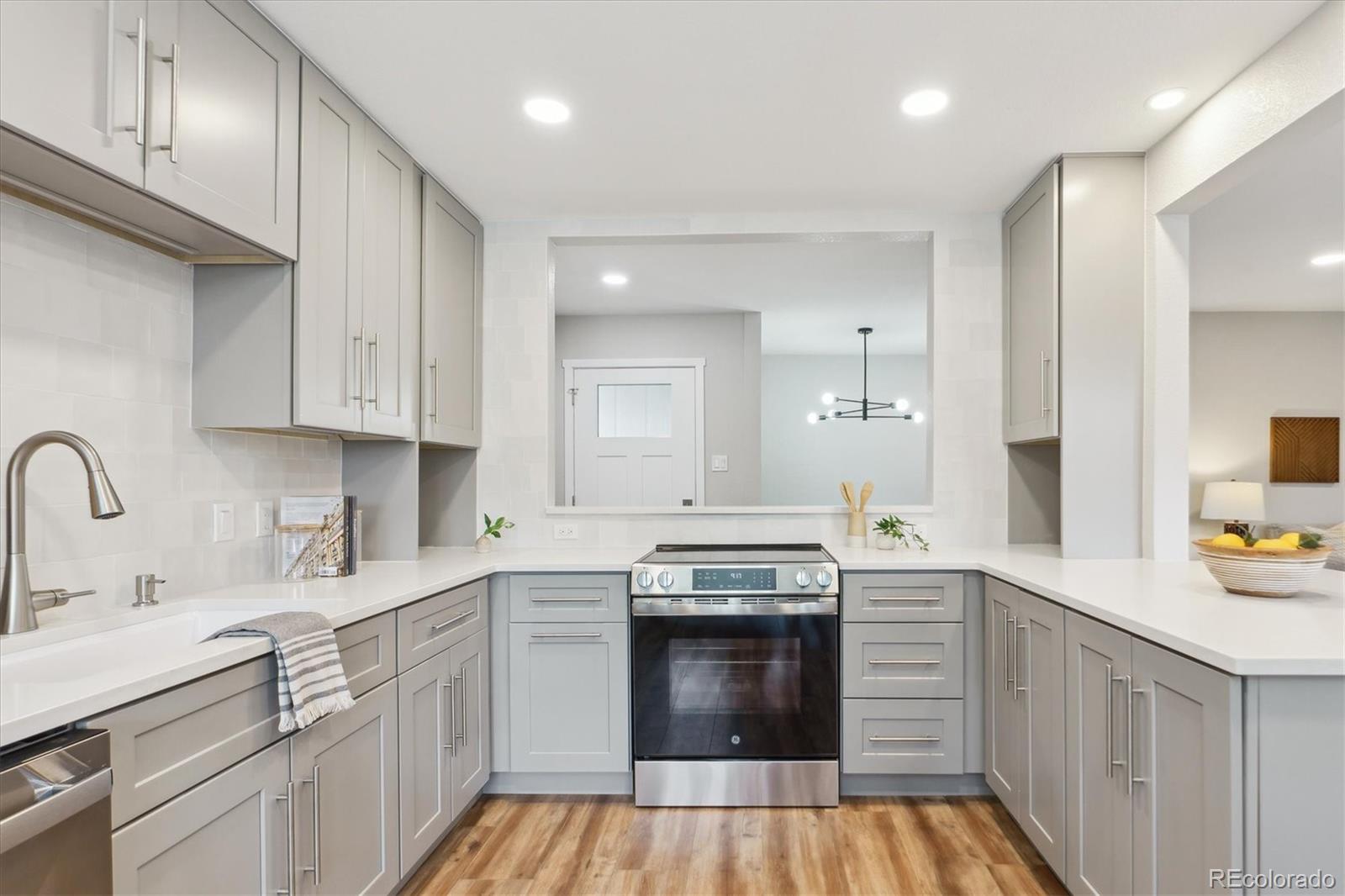 MLS Image #9 for 5553 s datura street,littleton, Colorado