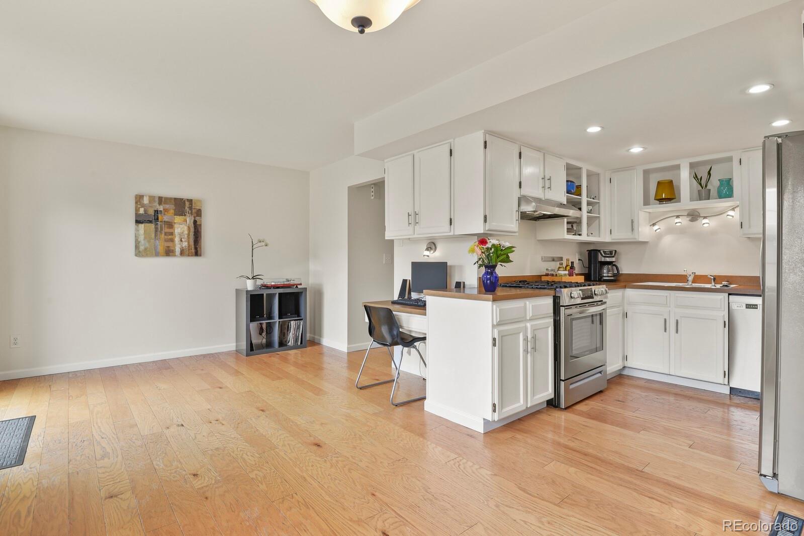 MLS Image #10 for 10310 e jewell avenue,aurora, Colorado