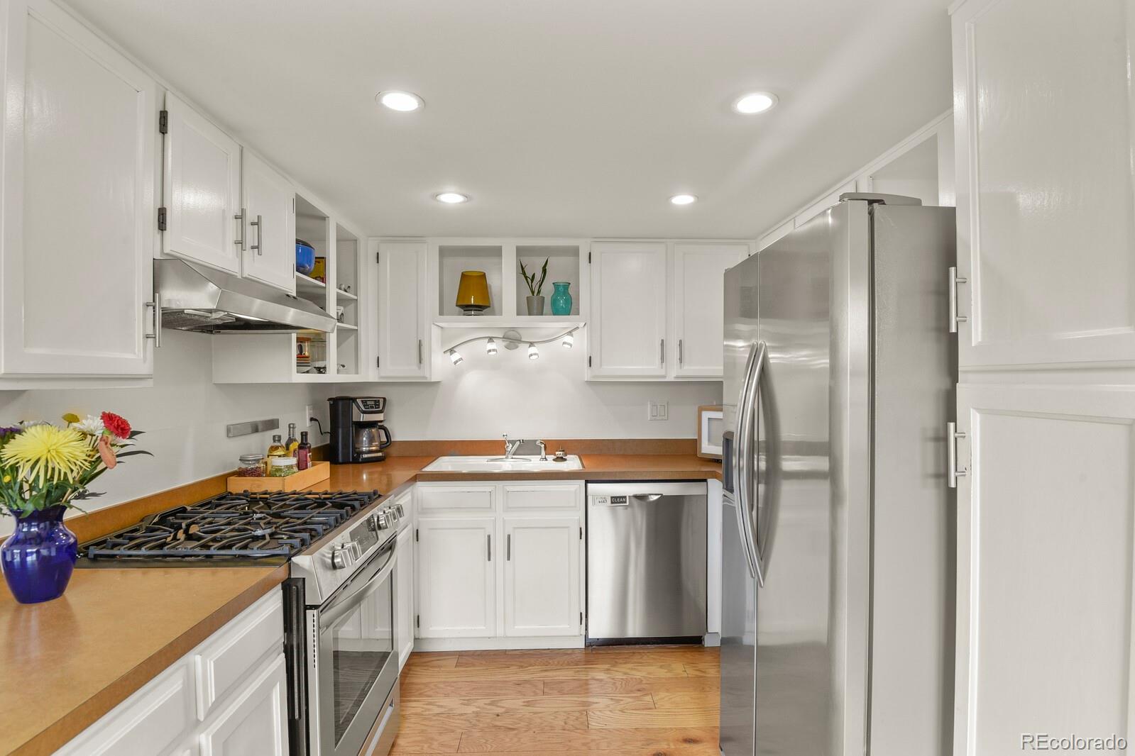 MLS Image #11 for 10310 e jewell avenue,aurora, Colorado