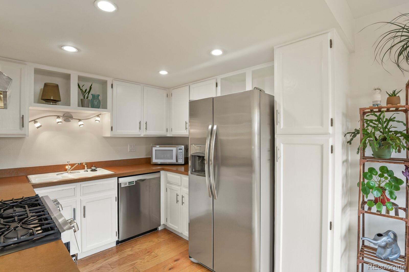 MLS Image #12 for 10310 e jewell avenue,aurora, Colorado