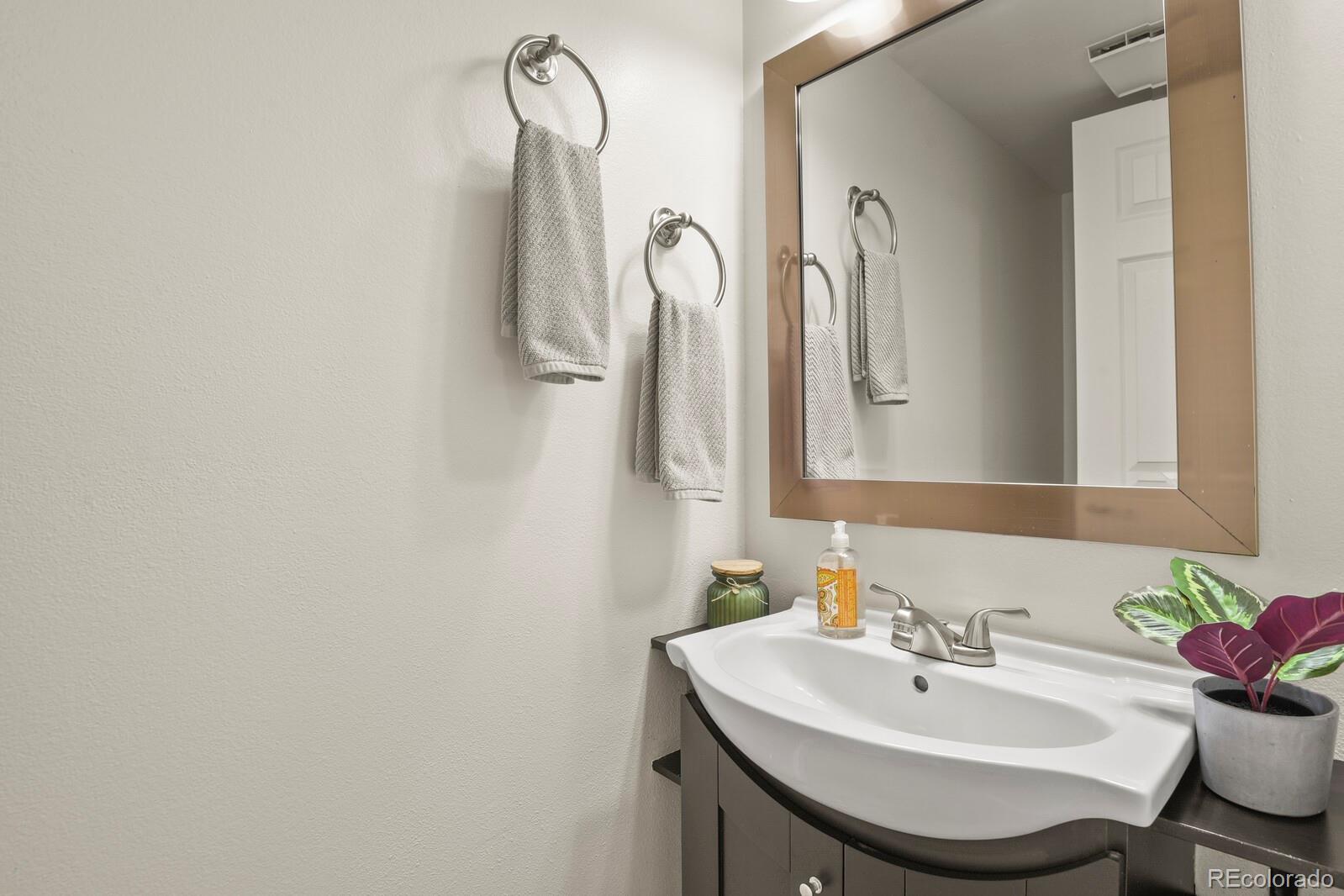 MLS Image #14 for 10310 e jewell avenue,aurora, Colorado