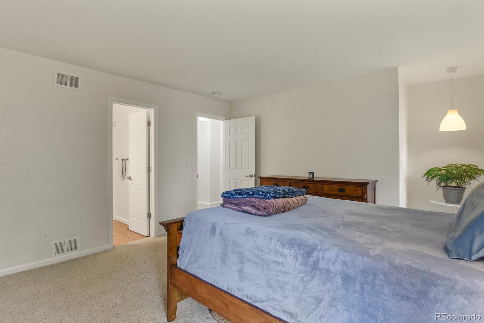 MLS Image #17 for 10310 e jewell avenue,aurora, Colorado