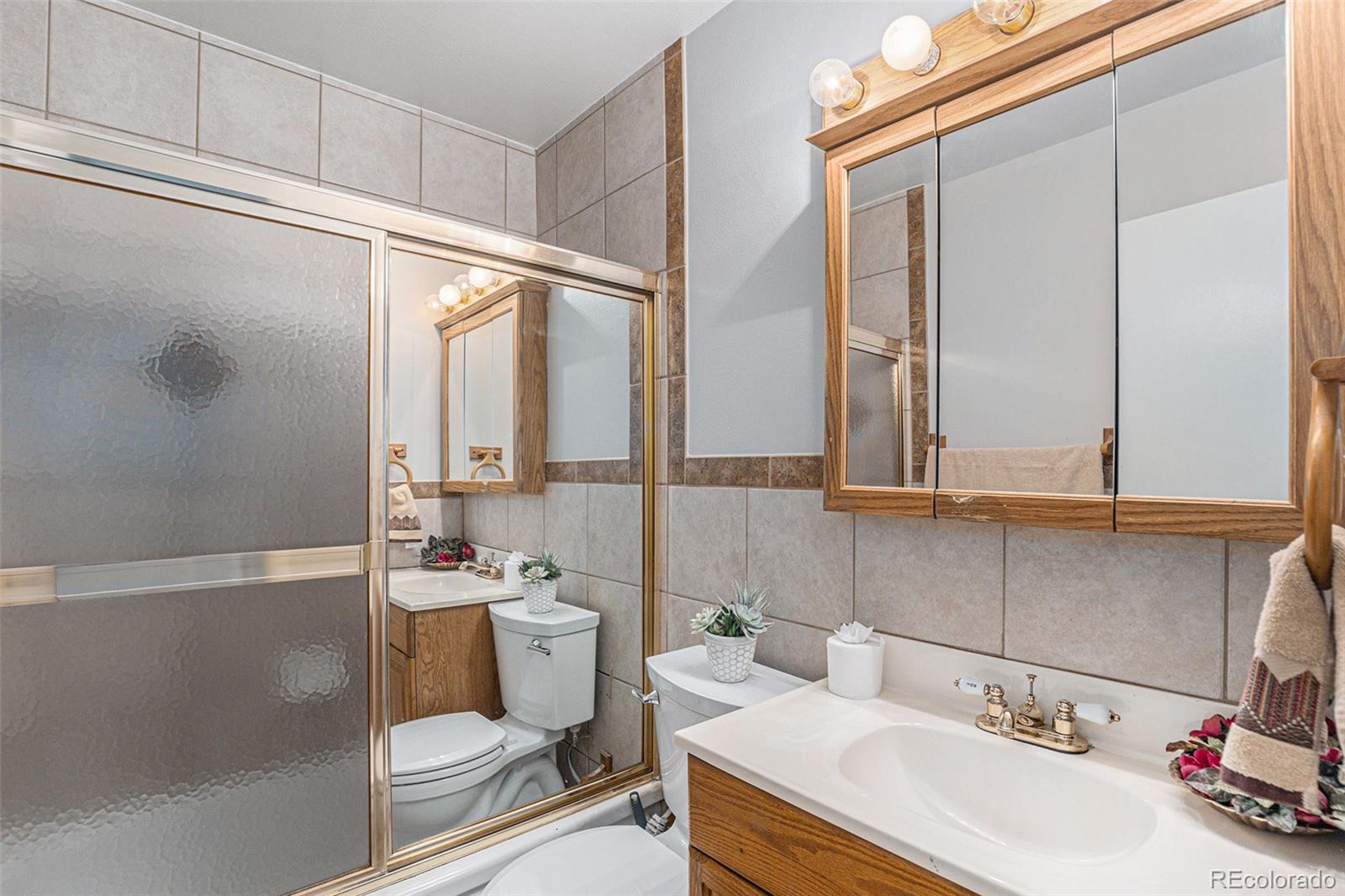 MLS Image #17 for 7644  wyandot street,denver, Colorado