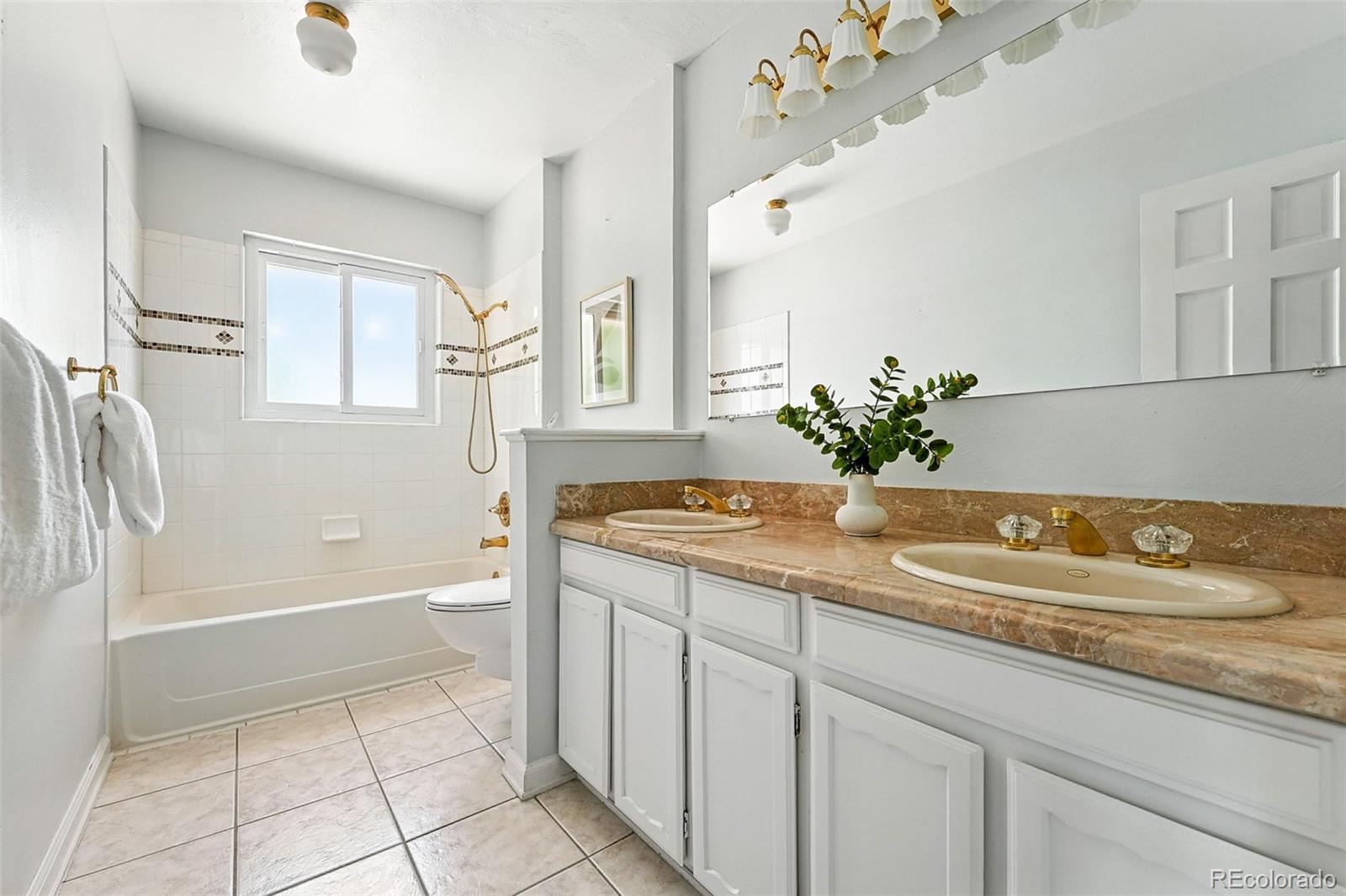 MLS Image #24 for 3608 s newport way,denver, Colorado