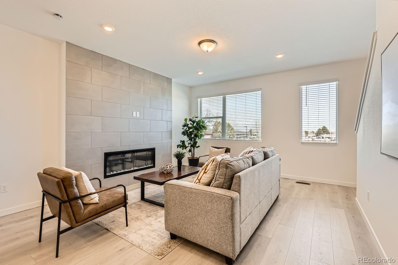MLS Image #2 for 374 n geneva street,aurora, Colorado